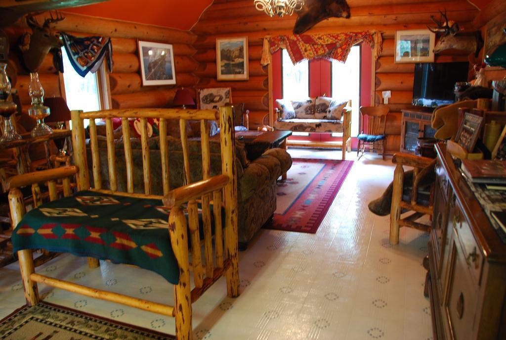 Kicking Horse Canyon Guest House Golden Exterior photo