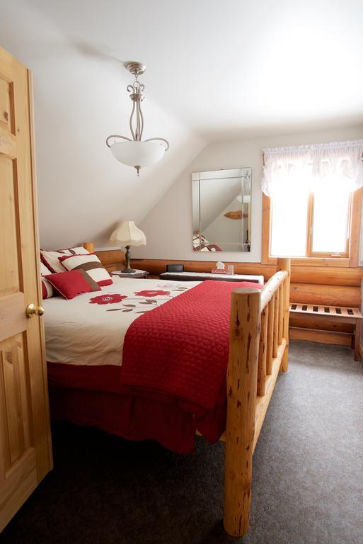 Kicking Horse Canyon Guest House Golden Exterior photo