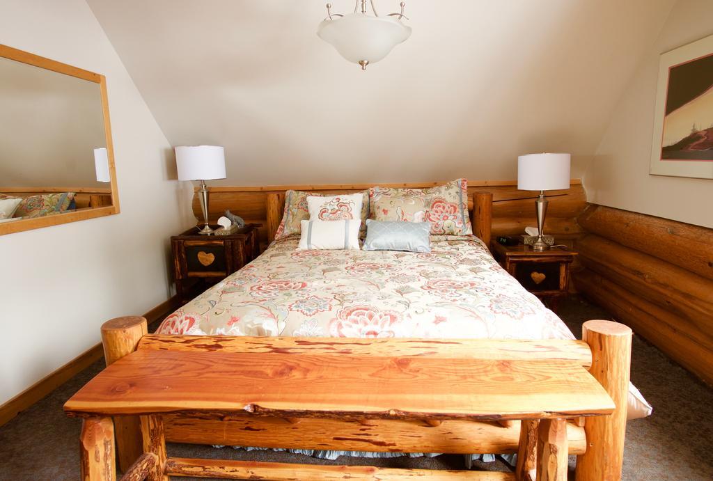 Kicking Horse Canyon Guest House Golden Exterior photo