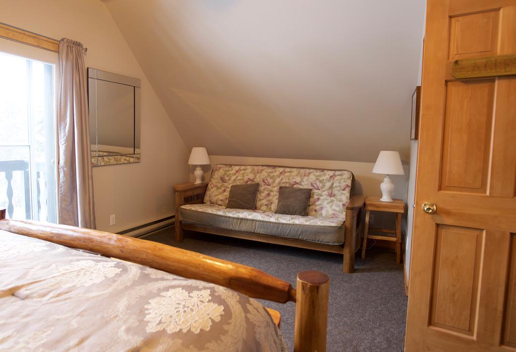 Kicking Horse Canyon Guest House Golden Exterior photo