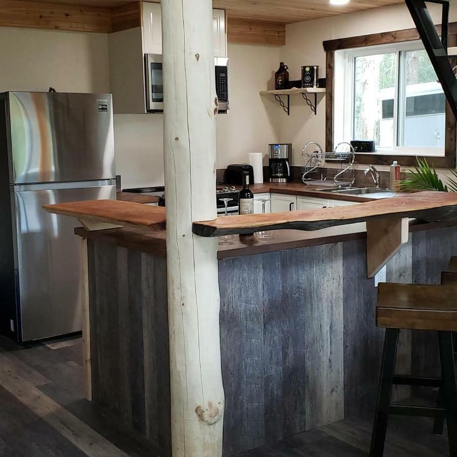 Kicking Horse Canyon Guest House Golden Exterior photo